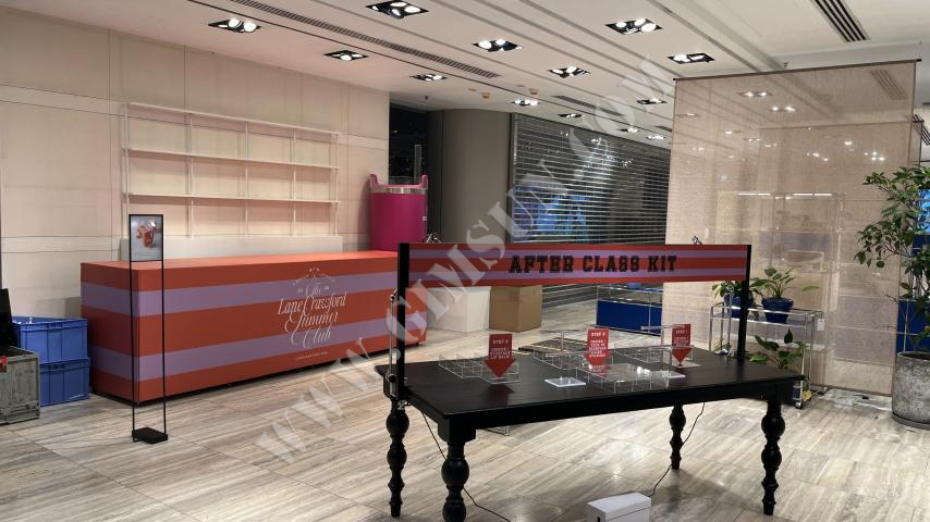 櫥窗製作,展示道具,櫥窗道具,櫥窗展示,櫥窗道具製作,櫥窗製作廠家,櫥窗道具廠家,櫥窗道具設(shè)計(jì),櫥窗展示道具,展示道具設(shè)計(jì),展示道具廠，商場(chǎng)美陳，店鋪陳列