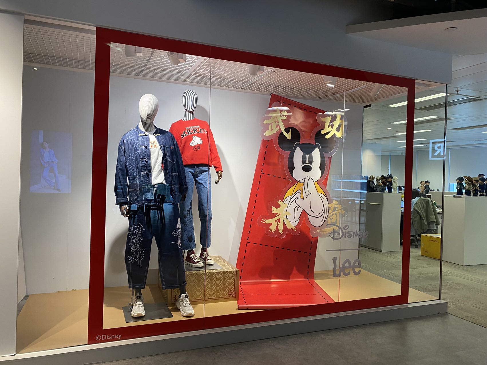 櫥窗製作,展示道具,櫥窗道具,櫥窗展示,櫥窗道具製作,櫥窗製作廠家,櫥窗道具廠家,櫥窗道具設(shè)計(jì),櫥窗展示道具,展示道具設(shè)計(jì),展示道具廠，商場美陳，店鋪陳列