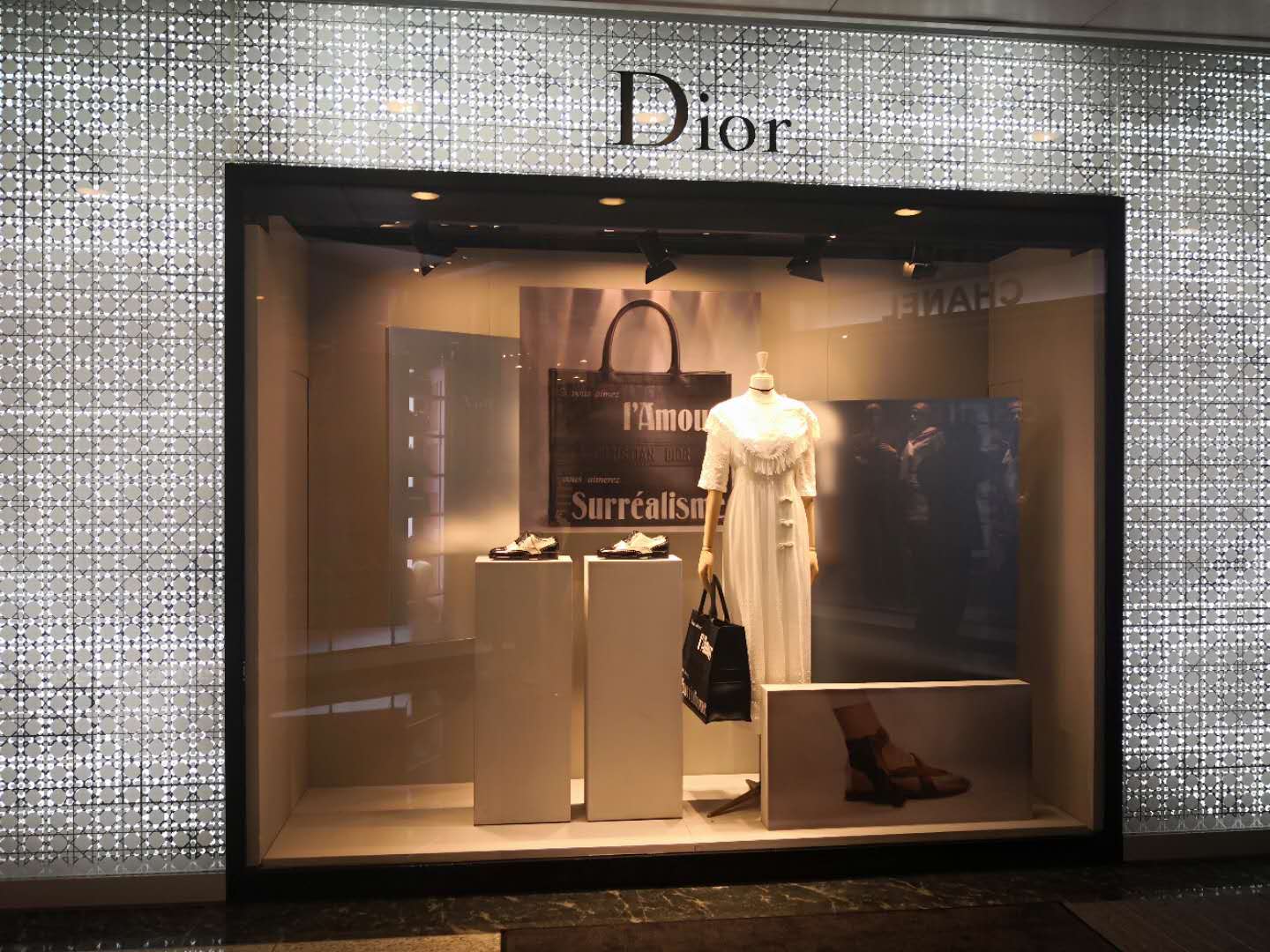 window display, store props, display props, show window design, retail window display